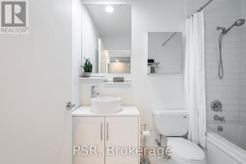 740 - 333 Adelaide Street E, Toronto, ON - Indoor Photo Showing Bathroom