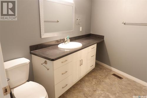 604 Centre Street, Assiniboia, SK - Indoor Photo Showing Bathroom