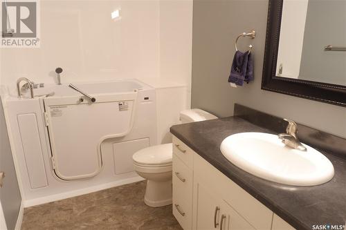 604 Centre Street, Assiniboia, SK - Indoor Photo Showing Bathroom