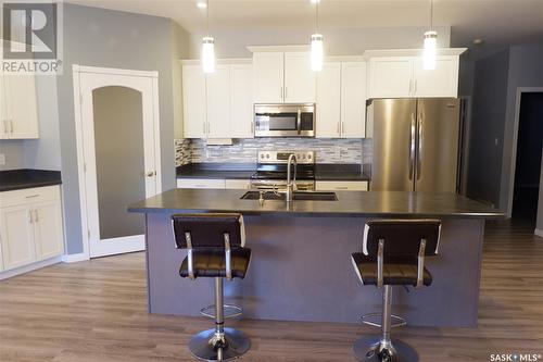 604 Centre Street, Assiniboia, SK - Indoor Photo Showing Kitchen With Upgraded Kitchen