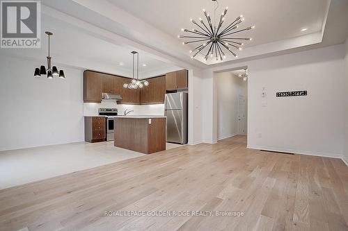 136 Ness Drive, Richmond Hill, ON - Indoor Photo Showing Kitchen