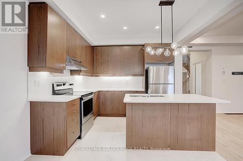 136 Ness Drive, Richmond Hill, ON - Indoor Photo Showing Kitchen With Double Sink