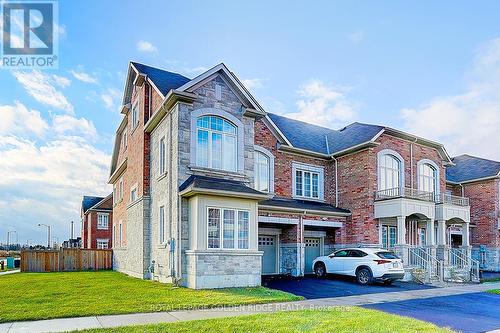 136 Ness Drive, Richmond Hill, ON - Outdoor With Facade