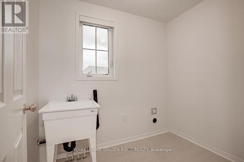 136 Ness Drive, Richmond Hill, ON - Indoor Photo Showing Other Room