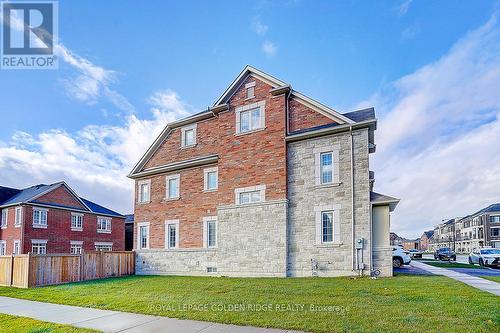 136 Ness Drive, Richmond Hill, ON - Outdoor