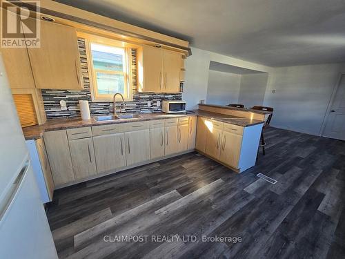 5 Kim Avenue, Timmins (Ts - Trailer Parks), ON - Indoor Photo Showing Kitchen With Double Sink