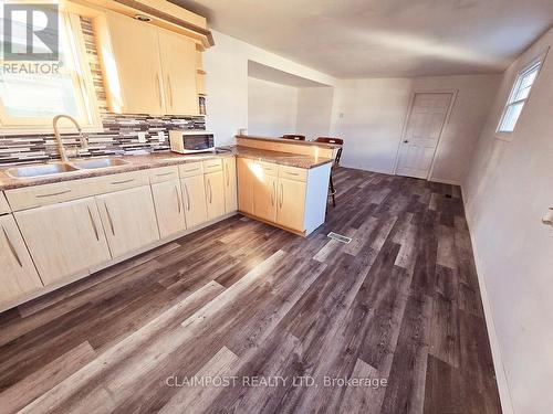 5 Kim Avenue, Timmins (Ts - Trailer Parks), ON - Indoor Photo Showing Kitchen With Double Sink