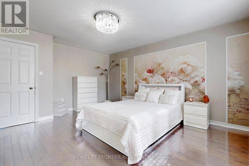 102 Betony Drive, Richmond Hill, ON - Indoor Photo Showing Bedroom