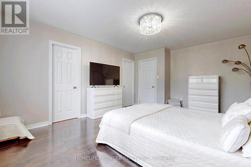 102 Betony Drive, Richmond Hill, ON - Indoor Photo Showing Bedroom