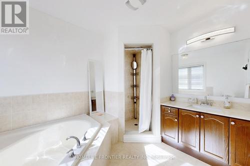 102 Betony Drive, Richmond Hill, ON - Indoor Photo Showing Bathroom