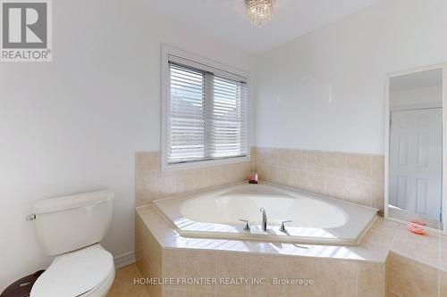 102 Betony Drive, Richmond Hill, ON - Indoor Photo Showing Bathroom