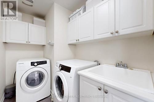 102 Betony Drive, Richmond Hill, ON - Indoor Photo Showing Laundry Room