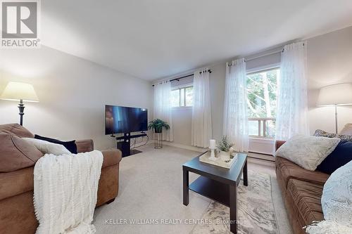 16 - 124 Wales Avenue, Markham, ON - Indoor Photo Showing Living Room