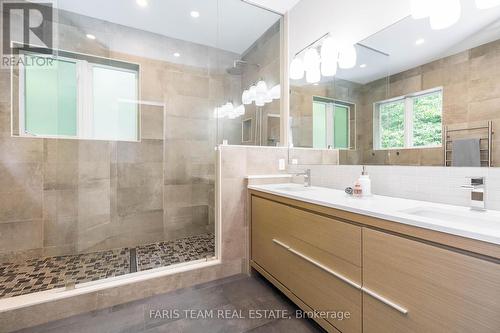 2 Reillys Run, Springwater, ON - Indoor Photo Showing Bathroom