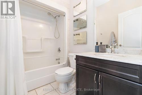 2 Reillys Run, Springwater, ON - Indoor Photo Showing Bathroom