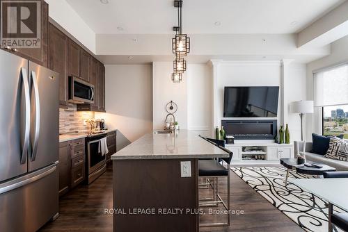 514 - 150 Oak Park Boulevard, Oakville, ON - Indoor Photo Showing Kitchen With Upgraded Kitchen