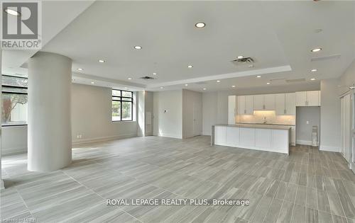 514 - 150 Oak Park Boulevard, Oakville, ON - Indoor Photo Showing Kitchen