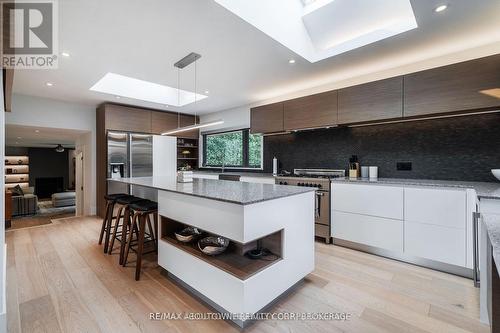 561 Rebecca Street, Oakville, ON - Indoor Photo Showing Kitchen With Upgraded Kitchen