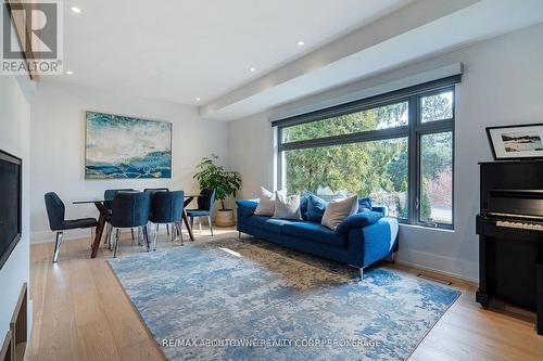 561 Rebecca Street, Oakville, ON - Indoor Photo Showing Living Room