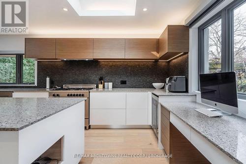 561 Rebecca Street, Oakville, ON - Indoor Photo Showing Kitchen With Upgraded Kitchen