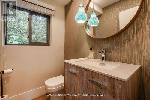 561 Rebecca Street, Oakville, ON - Indoor Photo Showing Bathroom