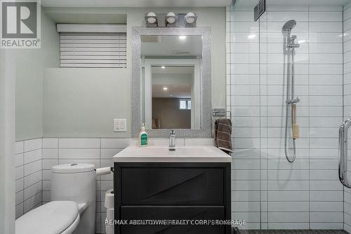 561 Rebecca Street, Oakville, ON - Indoor Photo Showing Bathroom