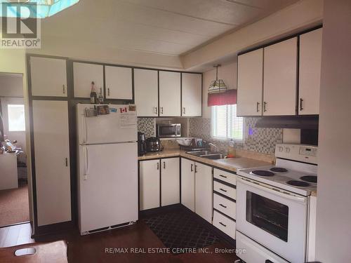 4407 Timothy Lane, Lincoln, ON - Indoor Photo Showing Kitchen With Double Sink