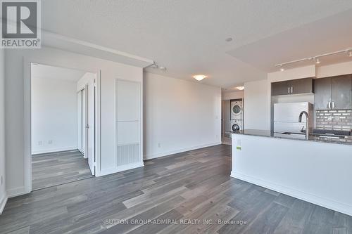 809 - 8 Trent Avenue, Toronto, ON - Indoor Photo Showing Kitchen