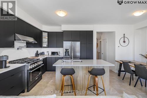 112 Freedom Crescent, Hamilton, ON - Indoor Photo Showing Kitchen With Stainless Steel Kitchen With Upgraded Kitchen