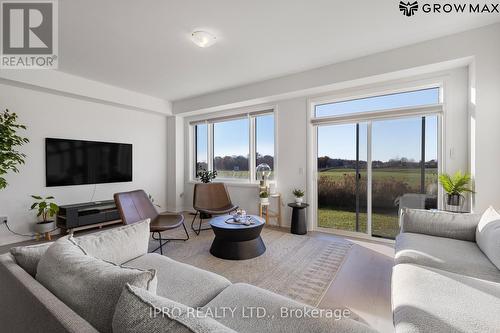 112 Freedom Crescent, Hamilton, ON - Indoor Photo Showing Living Room