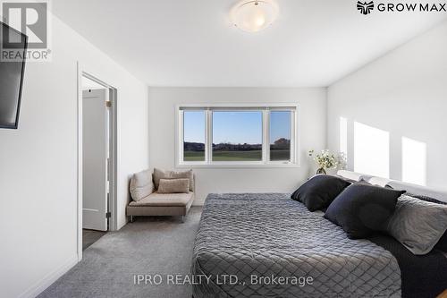 112 Freedom Crescent, Hamilton, ON - Indoor Photo Showing Bedroom