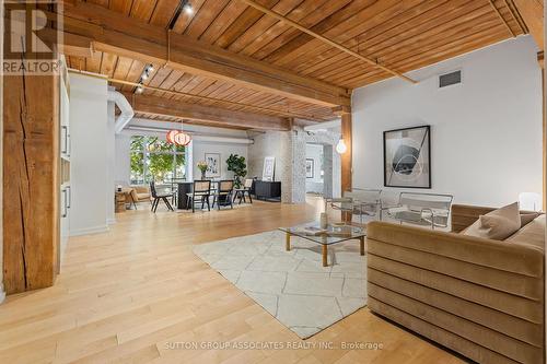 109 - 993 Queen Street W, Toronto, ON - Indoor Photo Showing Living Room