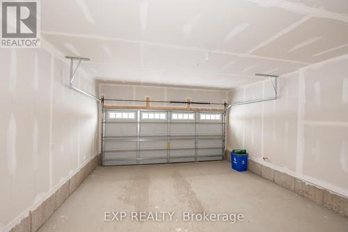 8005 Odell Crescent, Niagara Falls, ON - Indoor Photo Showing Garage