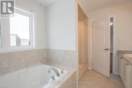 8005 Odell Crescent, Niagara Falls, ON - Indoor Photo Showing Bathroom