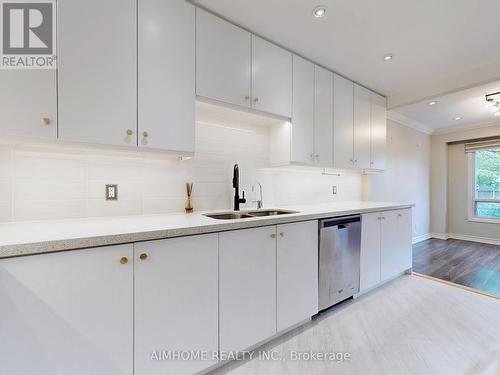 11 - 85 Baif Boulevard, Richmond Hill, ON - Indoor Photo Showing Kitchen With Double Sink