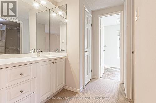 398 Barclay Crescent, Oakville, ON - Indoor Photo Showing Bathroom