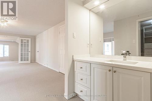 398 Barclay Crescent, Oakville, ON - Indoor Photo Showing Bathroom