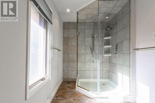 398 Barclay Crescent, Oakville, ON - Indoor Photo Showing Bathroom