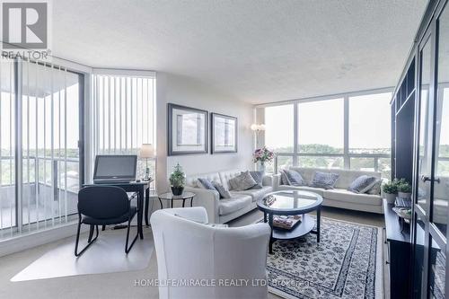 902 - 12 Laurelcrest Street, Brampton, ON - Indoor Photo Showing Living Room