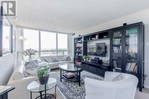 902 - 12 Laurelcrest Street, Brampton, ON - Indoor Photo Showing Living Room