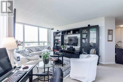 902 - 12 Laurelcrest Street, Brampton, ON - Indoor Photo Showing Living Room