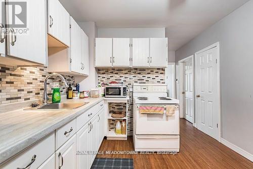 77 Province Street N, Hamilton, ON - Indoor Photo Showing Kitchen