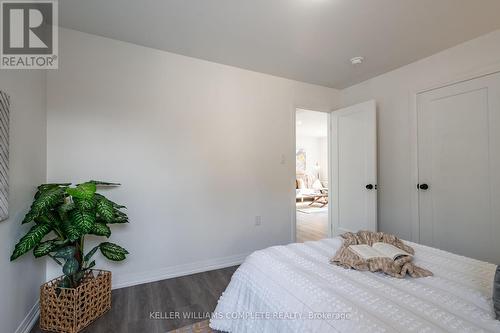 85 Walter Avenue N, Hamilton, ON - Indoor Photo Showing Bedroom