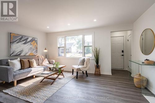 85 Walter Avenue N, Hamilton, ON - Indoor Photo Showing Living Room