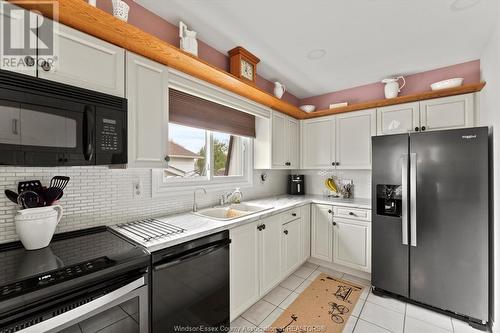 467 Richmond Street, Amherstburg, ON - Indoor Photo Showing Kitchen With Double Sink