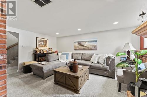 467 Richmond Street, Amherstburg, ON - Indoor Photo Showing Living Room