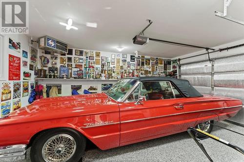 467 Richmond Street, Amherstburg, ON - Indoor Photo Showing Garage