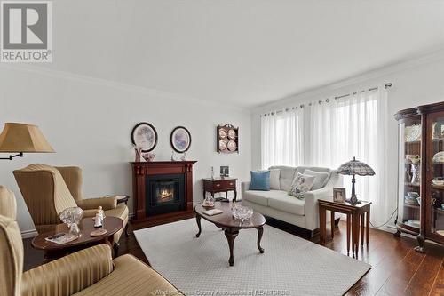 467 Richmond Street, Amherstburg, ON - Indoor Photo Showing Living Room With Fireplace