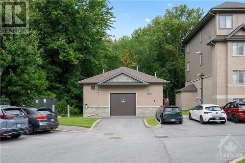 1032 Beryl Private Unit#E, Ottawa, ON - Outdoor