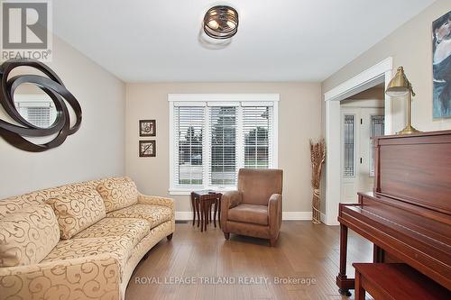 86 Mill Street, Middlesex Centre (Ilderton), ON - Indoor Photo Showing Living Room